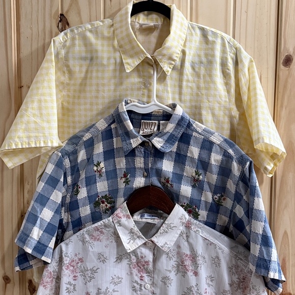 3- ladies short sleeve button-down shirts, Liz Thomas, Quizz NY Again & VW’s - Picture 2 of 13
